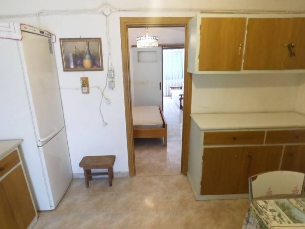 E KOYZINA TES MONOKATOIKIAS