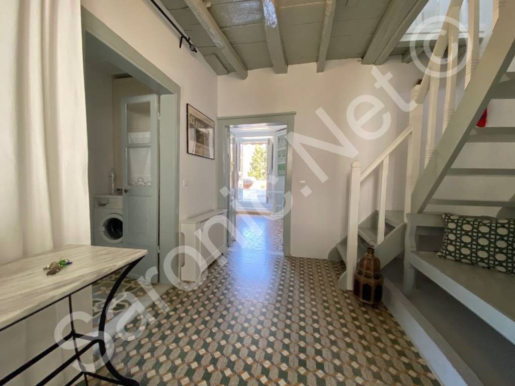 Spacious Entrance Hall, bathroom left, straight to kitchen