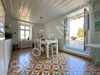 Large kitchen/dining room to terrace and garden