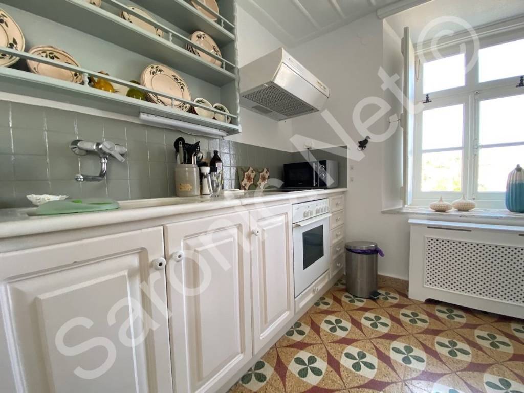 Well appointed kitchen, Siemens electrical appliances