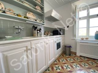 Well appointed kitchen, Siemens electrical appliances