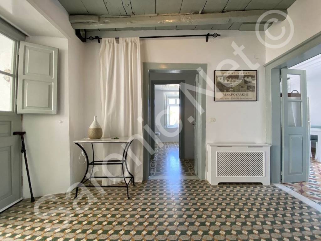 Entrance hall, through utility area to bathroom