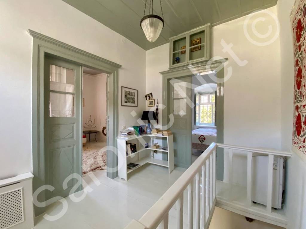 Top floor landing, bed 3/sitting room left, bed 1 to bed 2