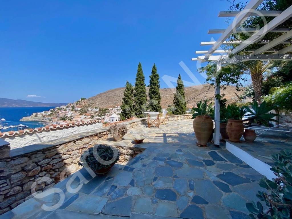 Main terrace &amp; garden from kitchen