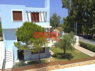 Ξυλόκαστρο, Μελίσσι: Πωλείται μοναδικό