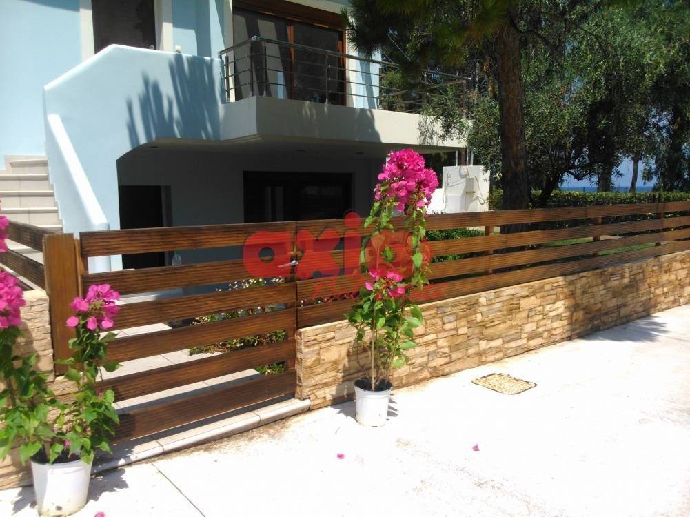 Ξυλόκαστρο, Μελίσσι: Πωλείται μοναδικό