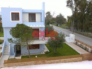 Ξυλόκαστρο, Μελίσσι: Πωλείται μοναδικό