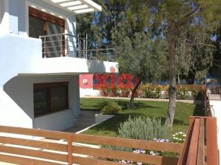 Ξυλόκαστρο, Μελίσσι: Πωλείται μοναδικό