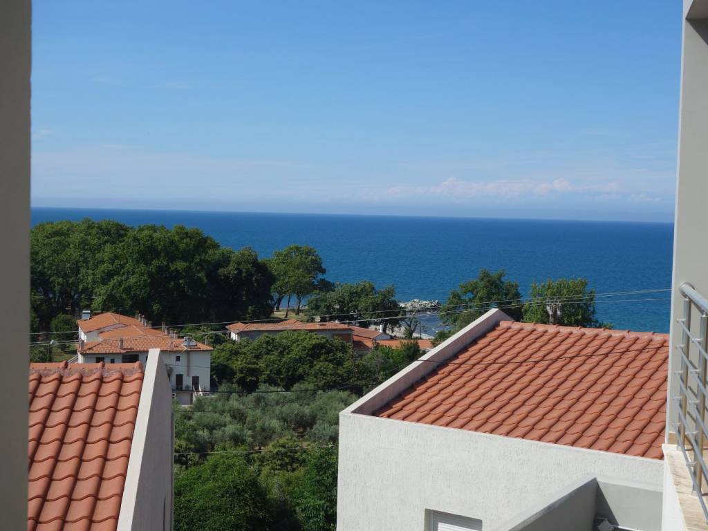 E ANEMPODISTE THEA PROS TEN THALASSA APO TEN BERANTA TES MEZ.