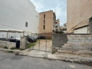 Πρόσοψη οικοπέδου