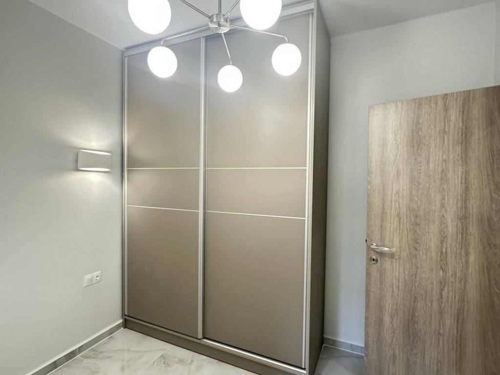 Forumland Real Estate, υπνοδωμάτιο με ντουλάπα