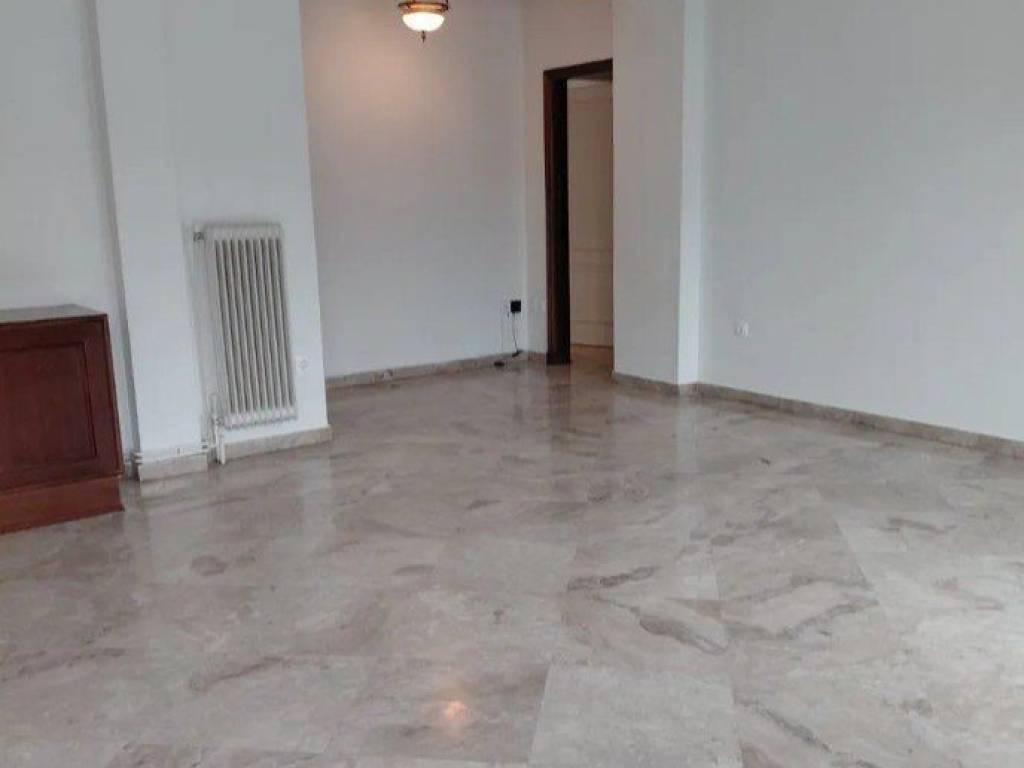 Forumland Real Estate, Σαλόνι