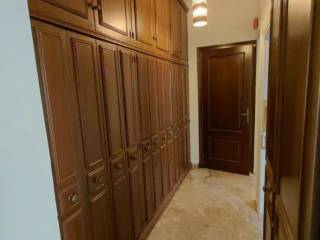 Forumland Real Estate, Χωλ