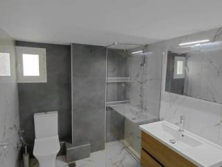 Forumland Real Estate, Μπάνιο