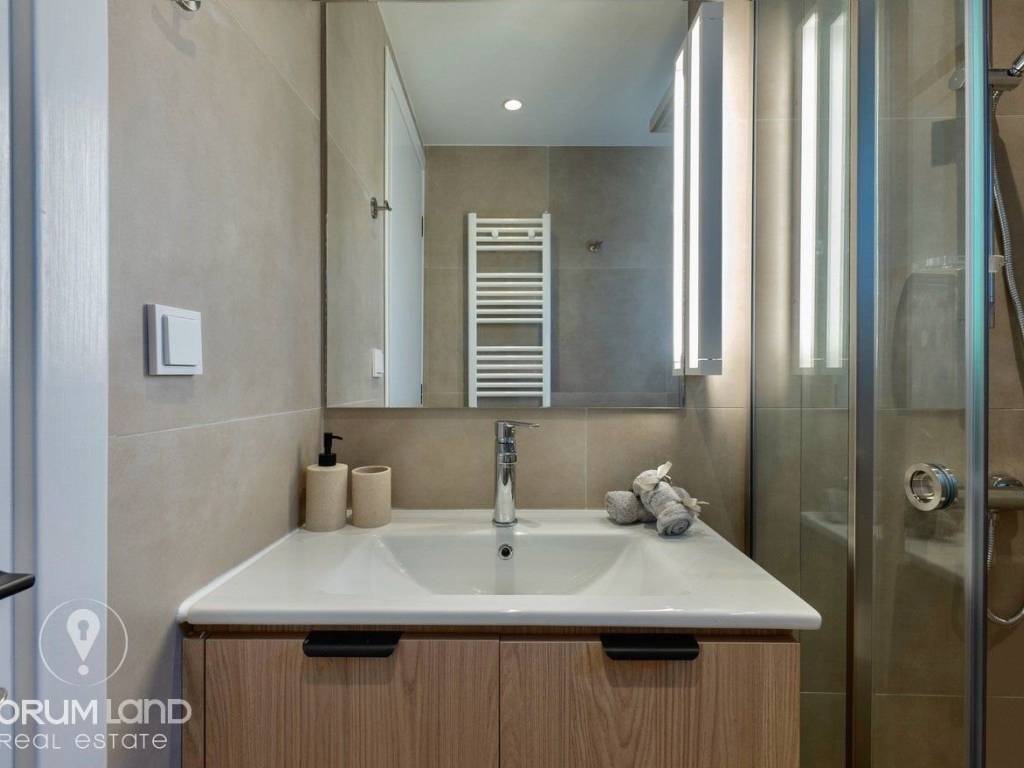 Forumland Real Estate, Μπάνιο