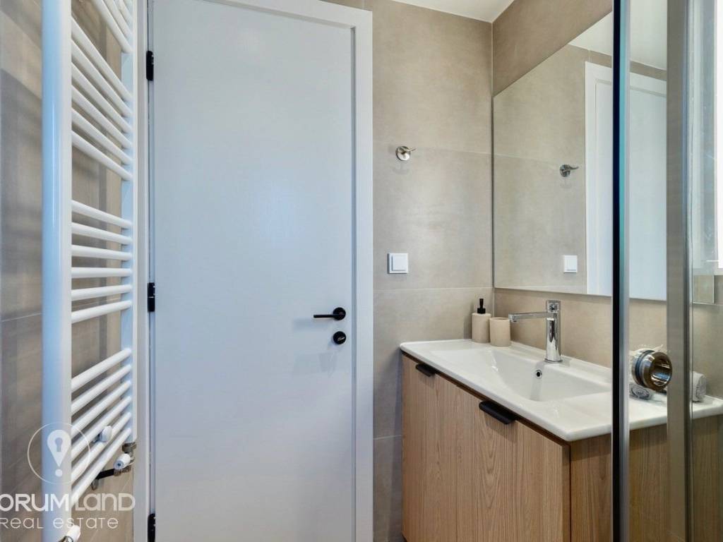 Forumland Real Estate, Μπάνιο