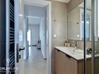 Forumland Real Estate, Μπάνιο