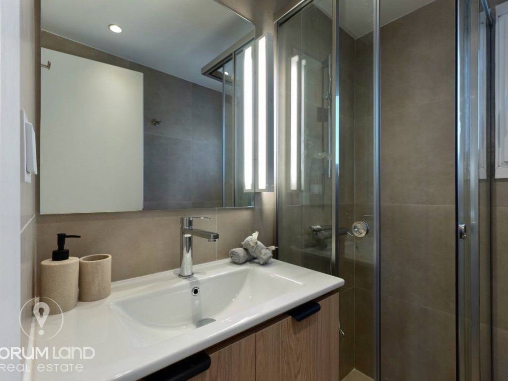 Forumland Real Estate, Μπάνιο