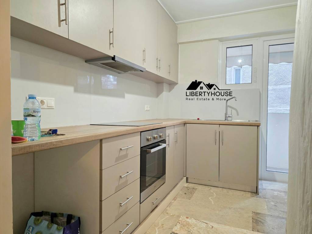 Polyteles aytonome koyzina