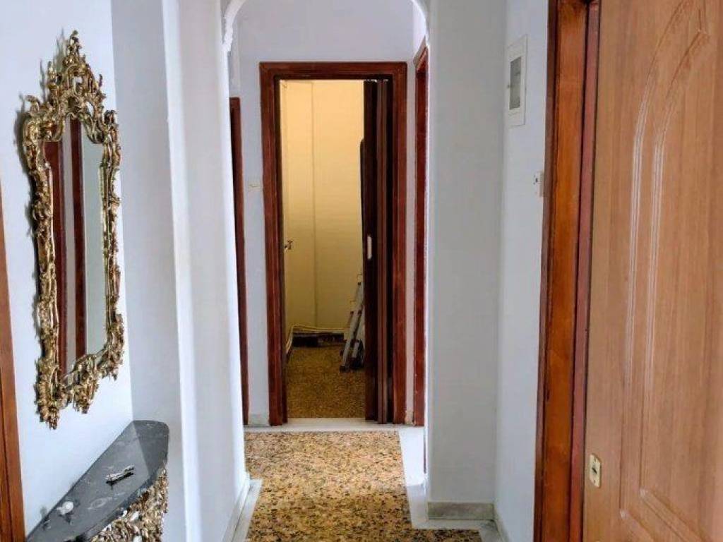 Forumland Real Estate, Διάδρομος