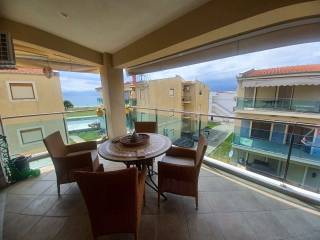 ΜΠΑΛΚΟΝΙ ΜΕ ΘΕΑ ΘΑΛΑΣΣΑ