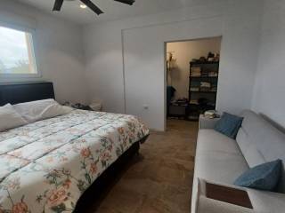 MASTERBEDROOM ΜΕ ΒΕΣΤΙΑΡΙΟ ΚΑΙ ΙΔΙΩΤΙΚΟ ΜΠΑΝΙΟ