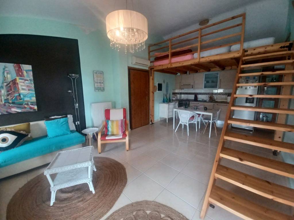 ΑΠΟΨΗ ΤΟΥ ΧΩΡΟΥ. ΠΑΤΑΡΙ ΟΠΟΥ ΜΠΟΡΟΥΝ ΝΑ ΚΟΙΜΗΘΟΥΝ 3 ΑΤΟΜΑ