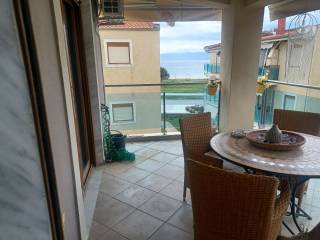 ΘΕΑ ΑΠΟ ΤΟ ΜΠΑΛΚΟΝΙ