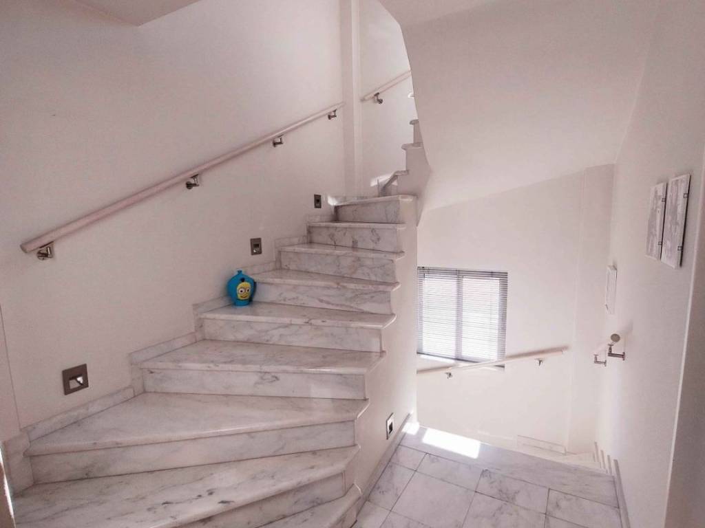 ΕΣΩΤΕΡΙΚΗ ΣΚΑΛΑ