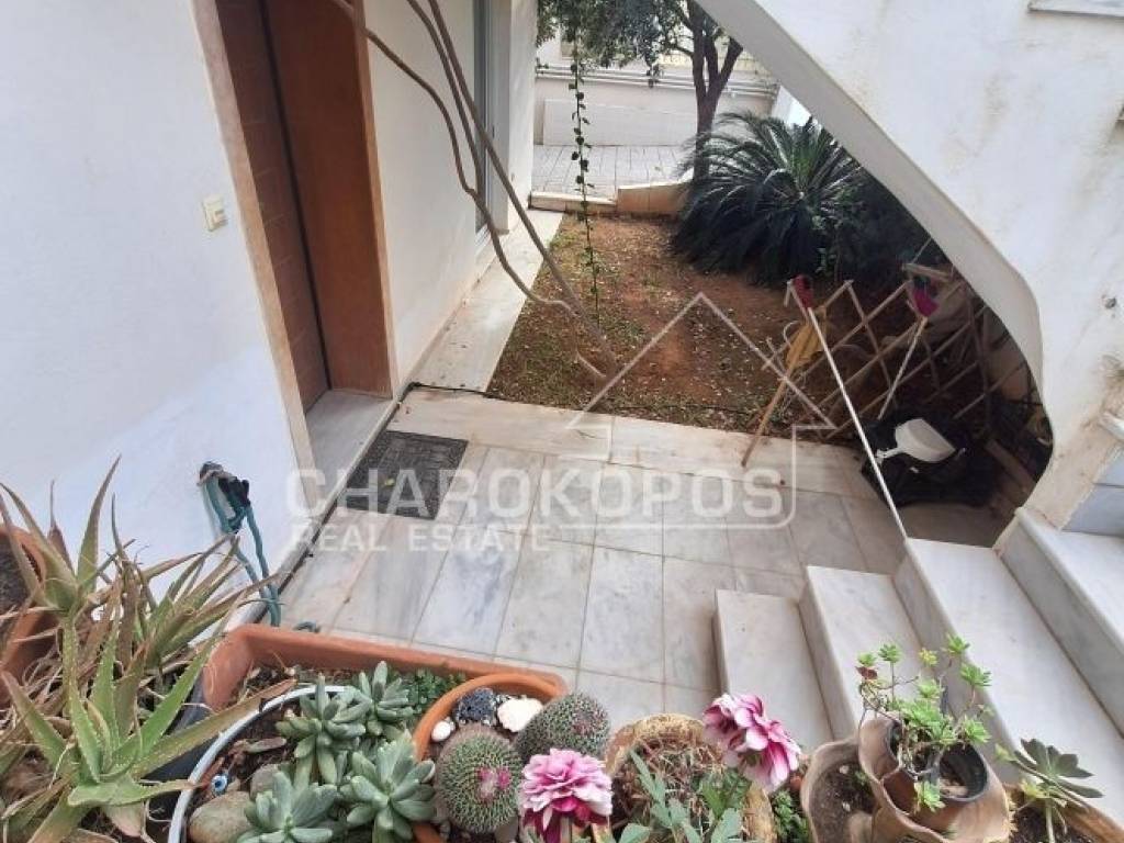 Είσοδος κάτω ανεξάρτητου διαμερίσματος