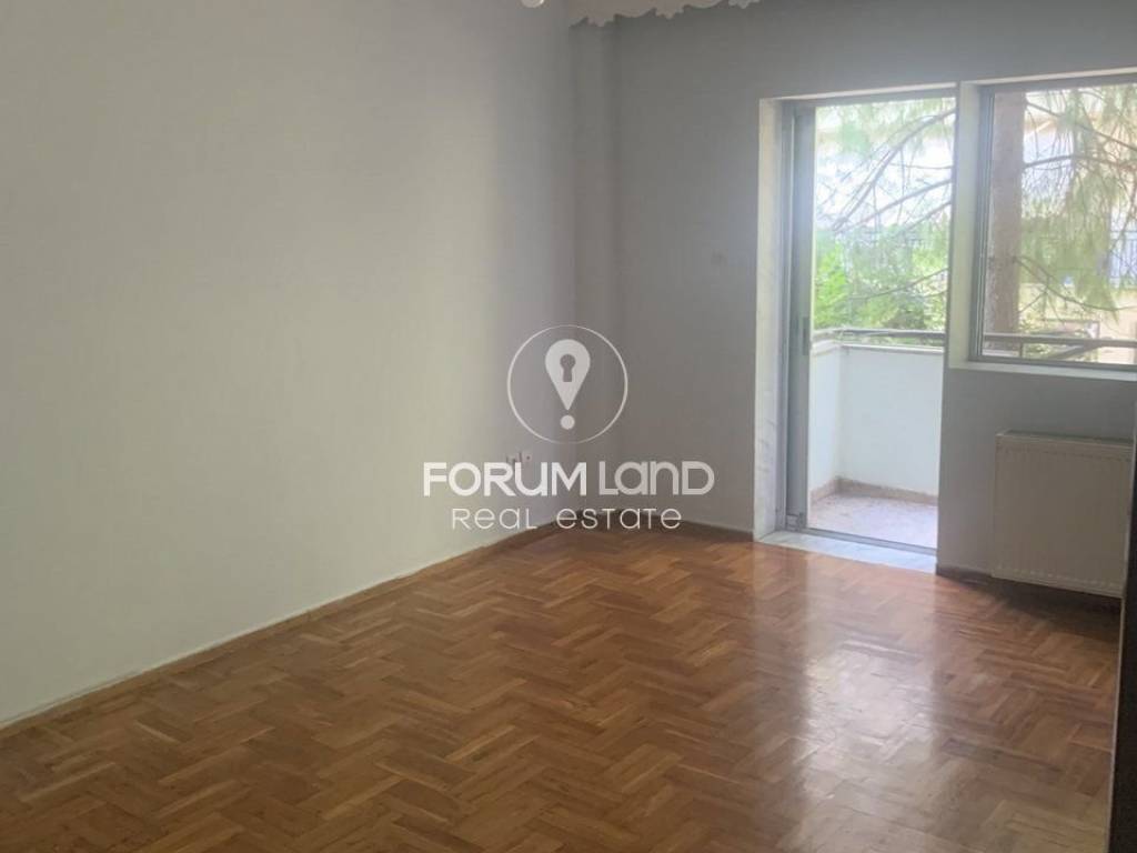 Forumland Real Estate, Σαλόνι