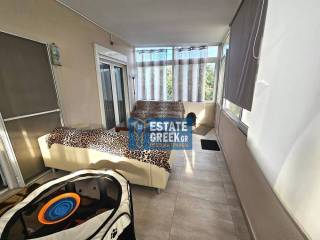  Me 3 koyzines  Pleros epiplomeno  Me pisina  