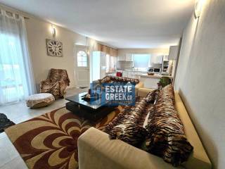 ★ Με 3 κουζίνες ★ Πλήρως επιπλωμένο ★ Με πισίνα ★ 