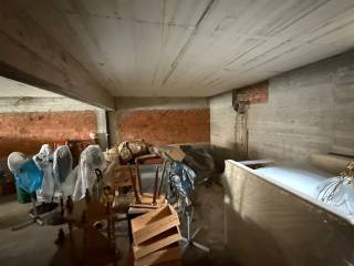 Ημιυπόγεια αποθήκη