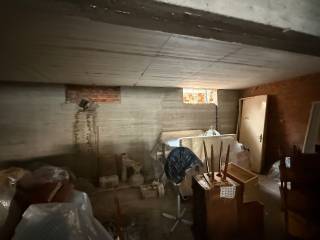 Ημιυπόγεια αποθήκη