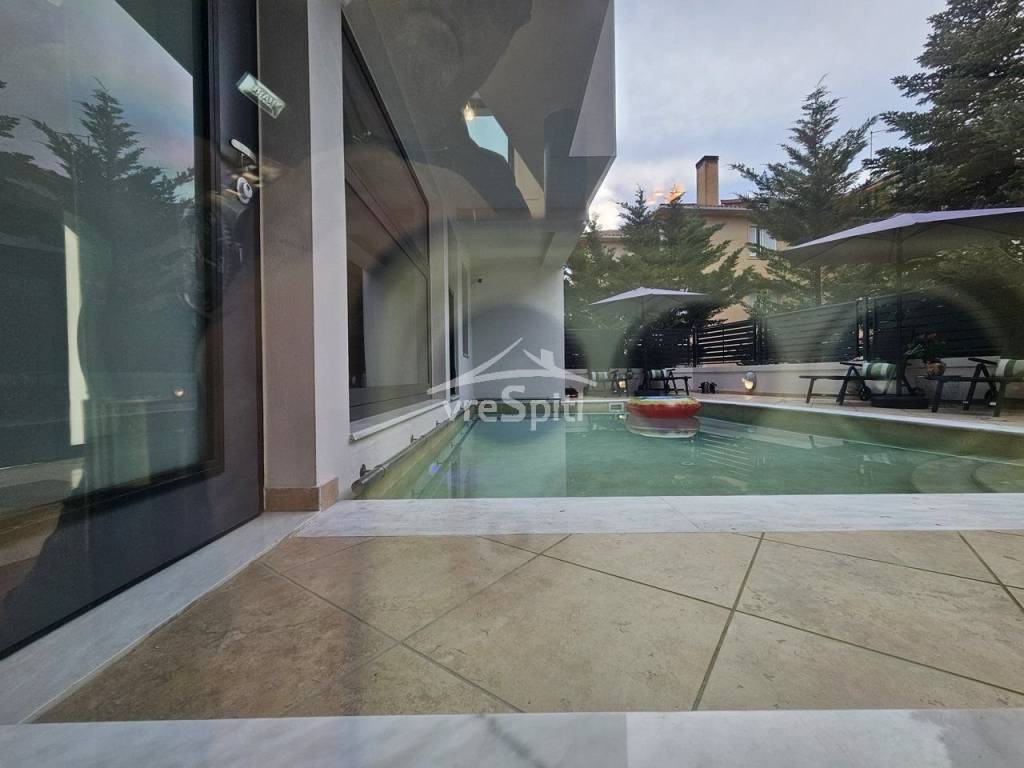 PISINA TES KATOIKIAS