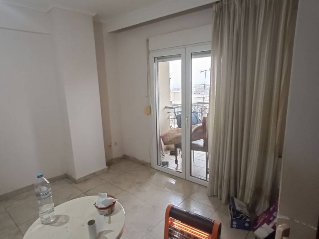 Σαλοκουζίνα, προς την μπαλκονόπορτα