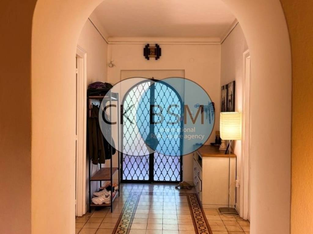 Άποψη διαδρόμου εισόδου / Entryway hall view