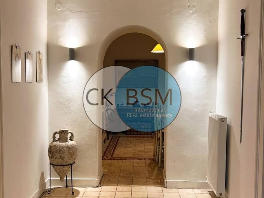 Άποψη διαδρόμου εισόδου / Entryway hall view