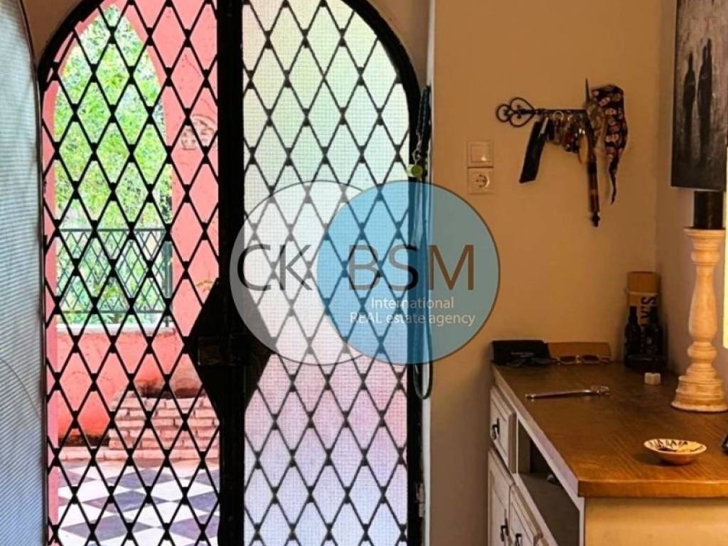 Άποψη διαδρόμου εισόδου / Entryway hall view