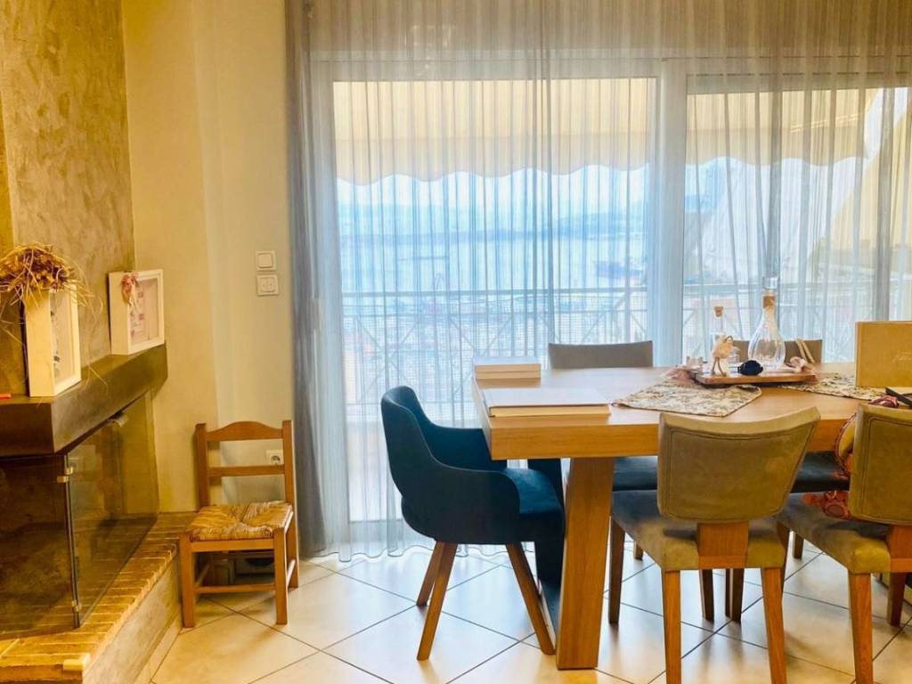 CHoros Salonioy - Trapezarias - Tzaki
Mpalkoni me thea thalassa