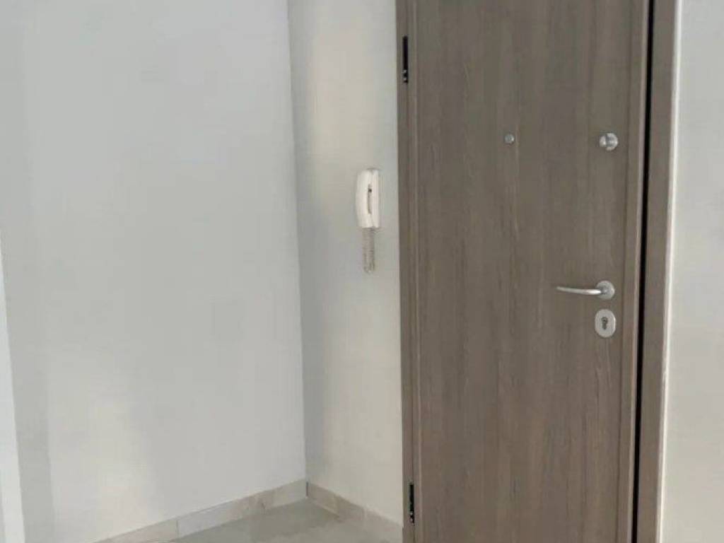 Forumland Real Estate, Θωρακισμένη πόρτα