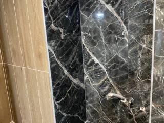 Forumland Real Estate, Μπάνιο