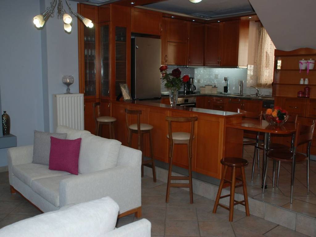 πλήρως επιπλωμένη μεζονέτα 120 τ.μ. κοντά στο κέντρο της Καβάλας