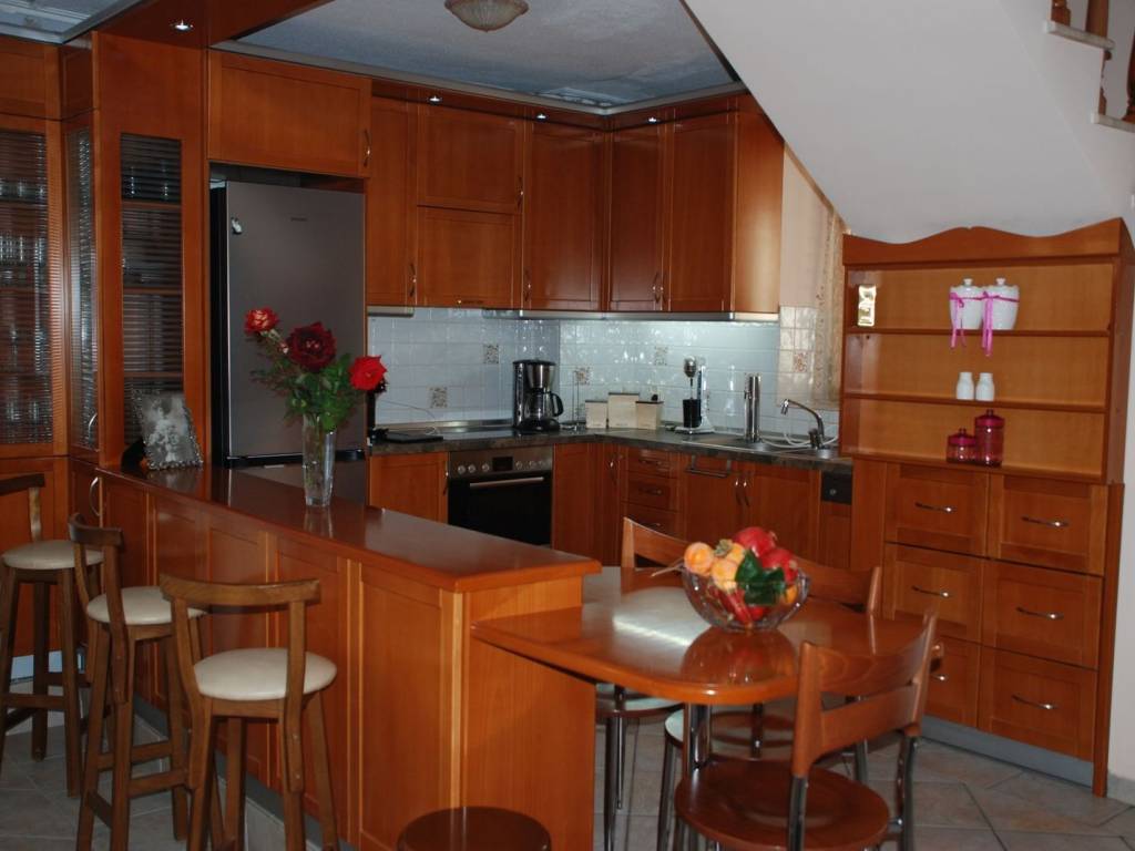 πλήρως επιπλωμένη μεζονέτα 120 τ.μ. κοντά στο κέντρο της Καβάλας