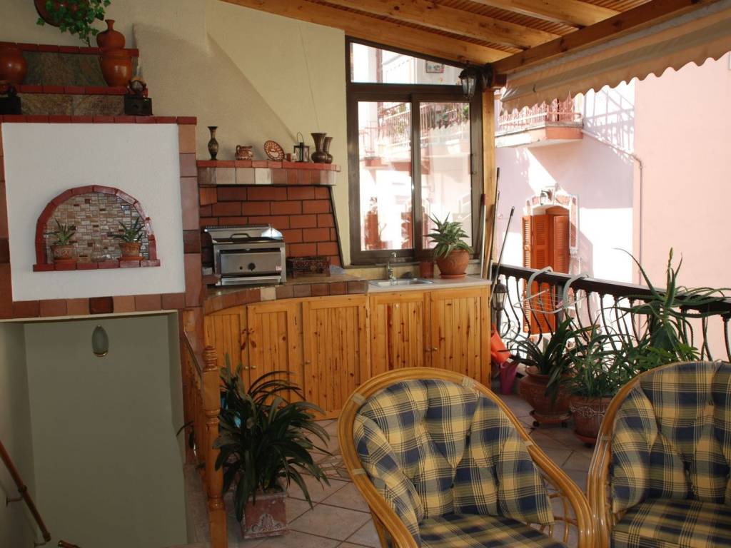 πλήρως επιπλωμένη μεζονέτα 120 τ.μ. κοντά στο κέντρο της Καβάλας