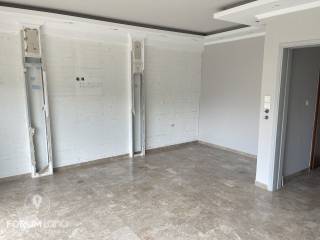 Forumland Real Estate, Σαλόνι