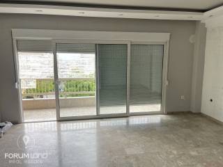 Forumland Real Estate, Σαλόνι