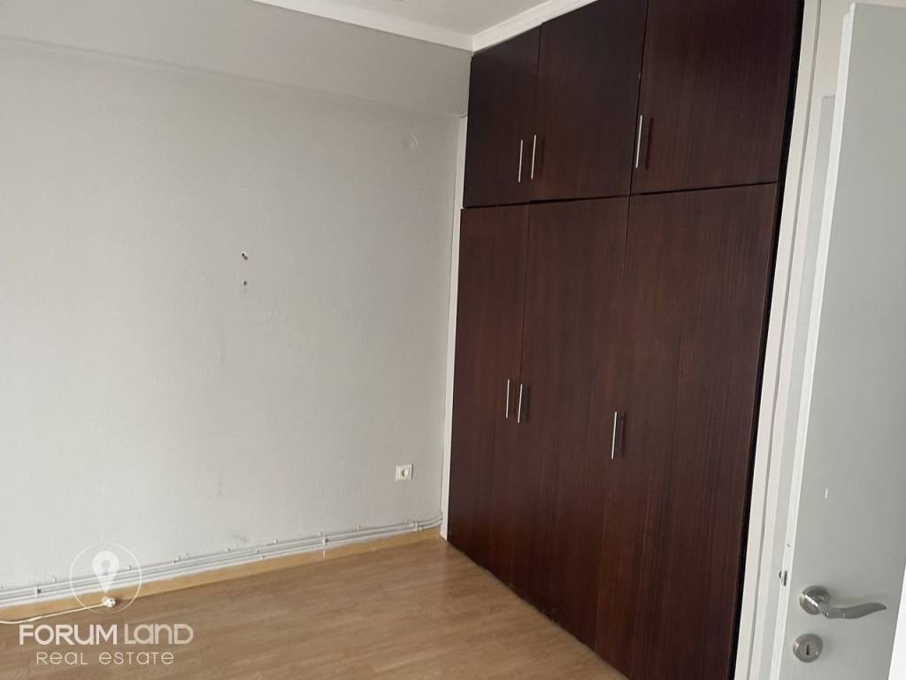 Forumland Real Estate, Ντουλάπες