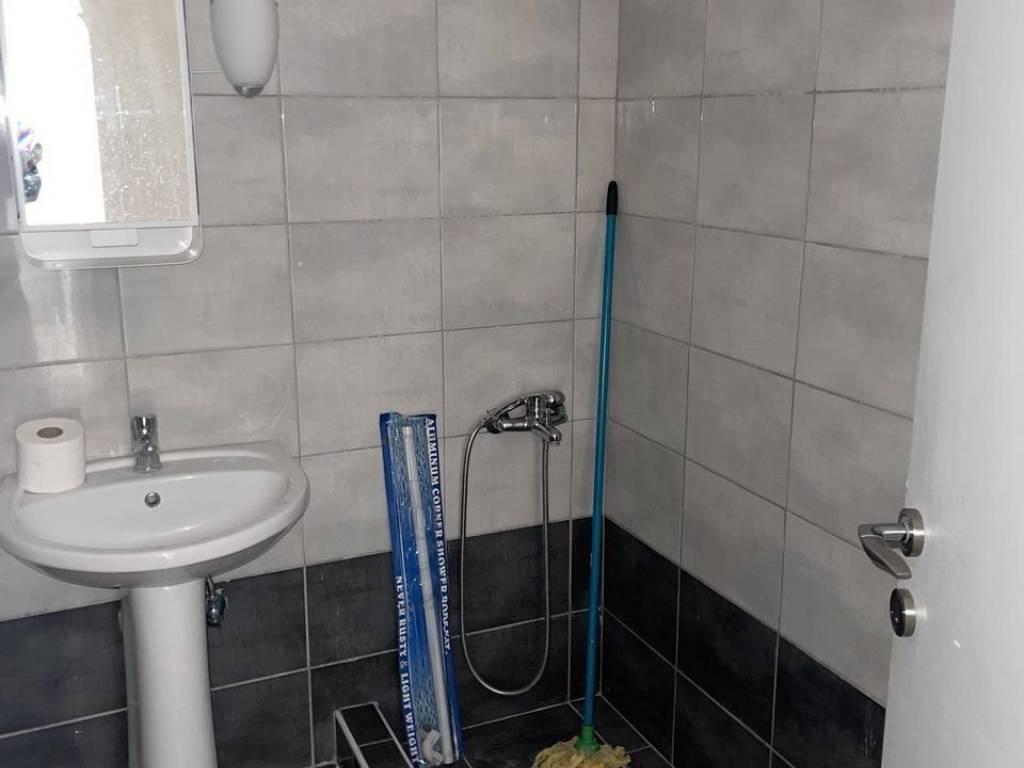 Forumland Real Estate, Μπάνιο